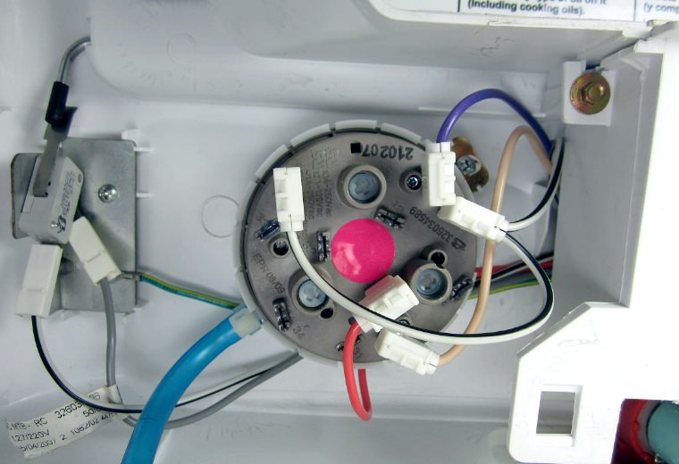 Замена датчика воды в стиральной машине Hitachi